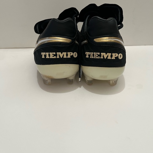Nike Tiempo Black and White Men\'s Athletic Cleats main image 9